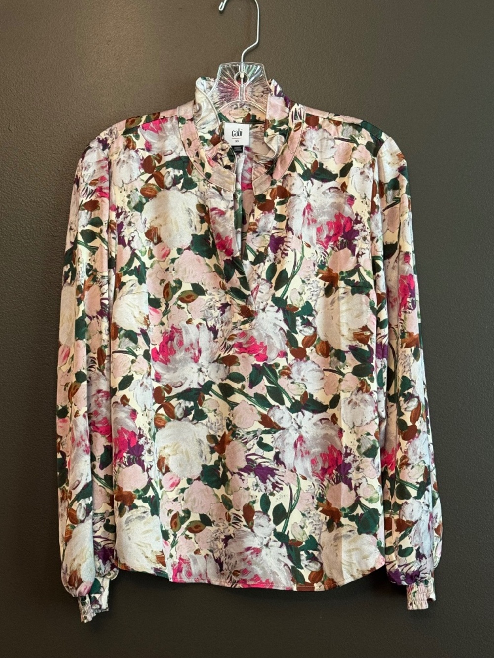 Cabi Infatuate Blouse #4821 Floral Ruffle Neck Satin Top XS Spring 2019